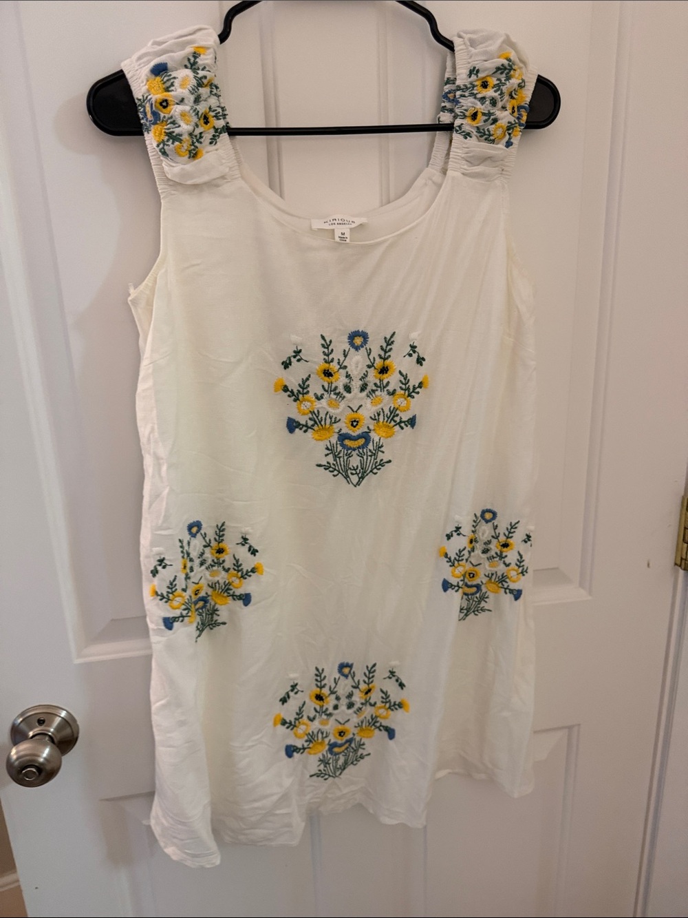 Embroidered White Floral Sleeveless Camisole
